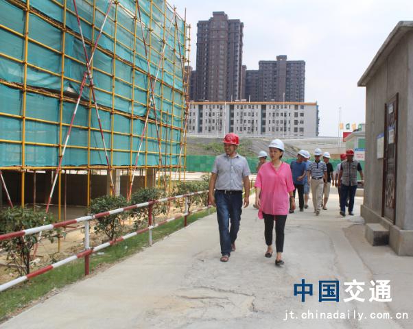 南昌市質監(jiān)站領導蒞臨象湖隧道、九洲高架安置房項目檢查指導工作