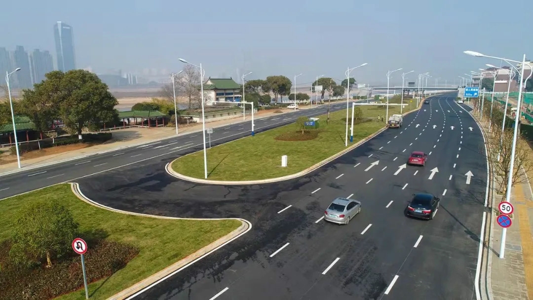 “不堵車了，通過時間至少縮短了三分之二” 沿江中北大道提升改造（一期）工程主線通車方便市民出行